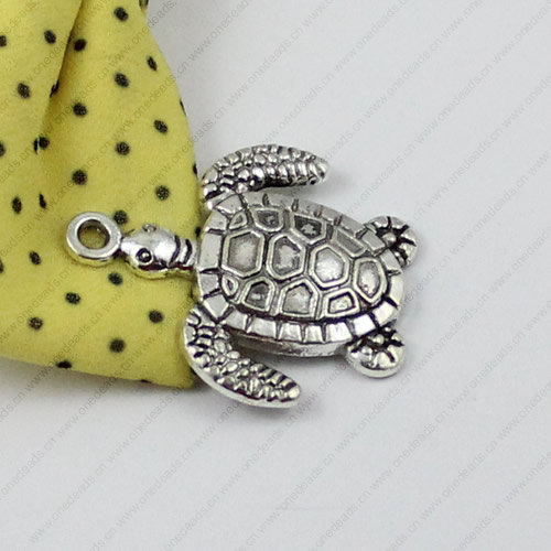 Pendant/Charm. Fashion Zinc Alloy Jewelry Findings. Lead-free. Animal 43x29mm Sold by KG