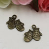 Pendant. Fashion Zinc Alloy jewelry findings. Glove 16x18mm. Sold by KG
