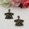 Pendant. Fashion Zinc Alloy jewelry findings. Clothing 24x21mm. Sold by KG